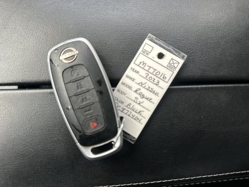 Used 2023 Nissan Rogue SV w/ SV Premium B Package image 18