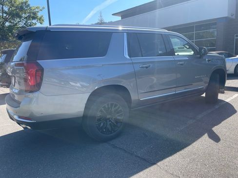 Used 2026 GMC Yukon XL Denali w/ Sun & Power Step Package AWD/4WD image 4