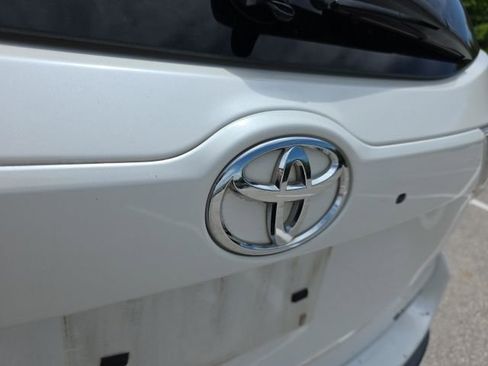 Used 2014 Toyota Highlander Limited FWD image 11