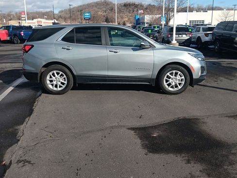 Used 2024 Chevrolet Equinox LT image 3