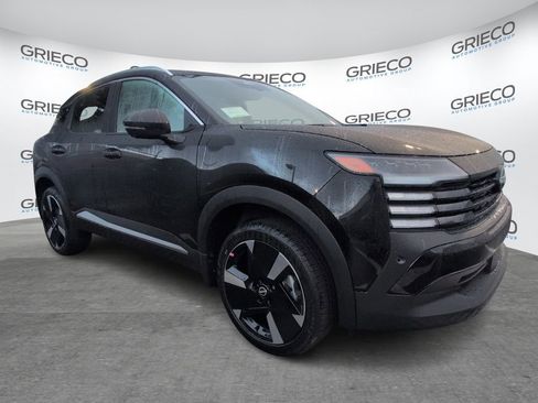 New 2025 Nissan Kicks SR image 1