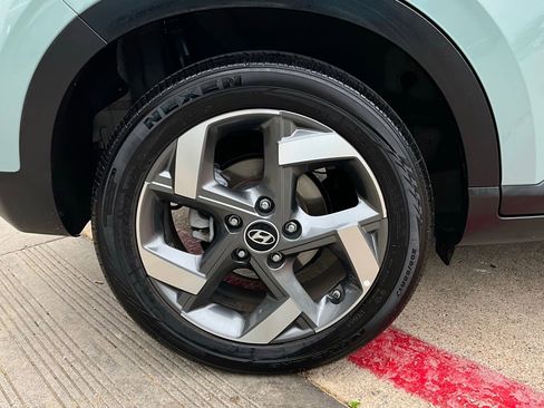 Used 2025 Hyundai Venue SEL image 9