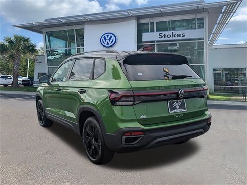 New 2026 Volkswagen Taos SE image 6
