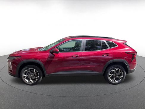Used 2025 Chevrolet Trax LT w/ LT Convenience Package FWD image 9