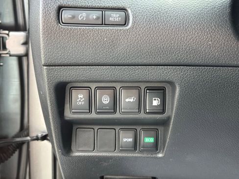 Used 2019 Nissan Rogue SV FWD image 14
