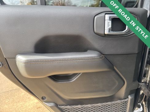 Used 2022 Jeep Wrangler Sahara image 17