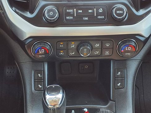 Used 2019 GMC Acadia SLT FWD image 16
