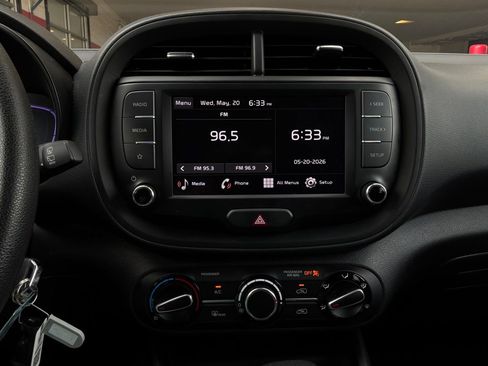 Used 2025 Kia Soul LX w/ LX Technology Package FWD image 23