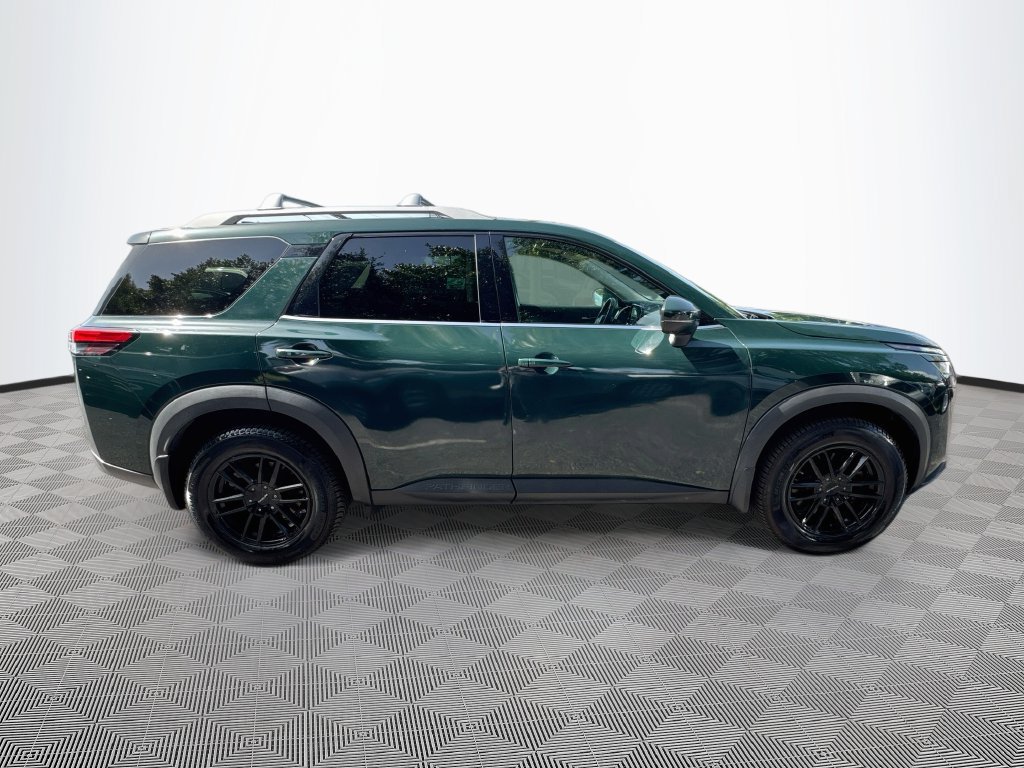Used 2024 Nissan Pathfinder SL w/ Black Appearance Package AWD/4WD image 5