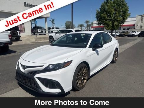Used 2023 Toyota Camry SE FWD image 1
