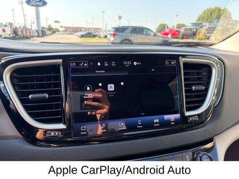 Used 2024 Chrysler Pacifica Touring-L FWD image 26