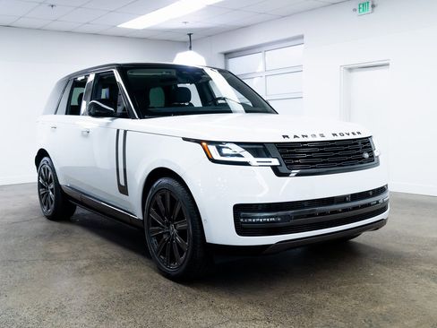 Used 2025 Land Rover Range Rover SE AWD/4WD image 24