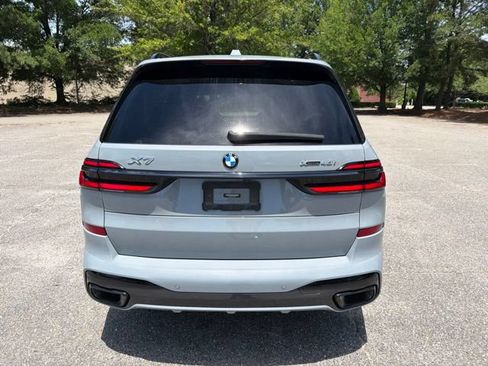 Used 2024 BMW X7 xDrive40i w/ M Sport Package AWD/4WD image 4