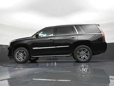 Used 2020 Cadillac Escalade 2WD image 21