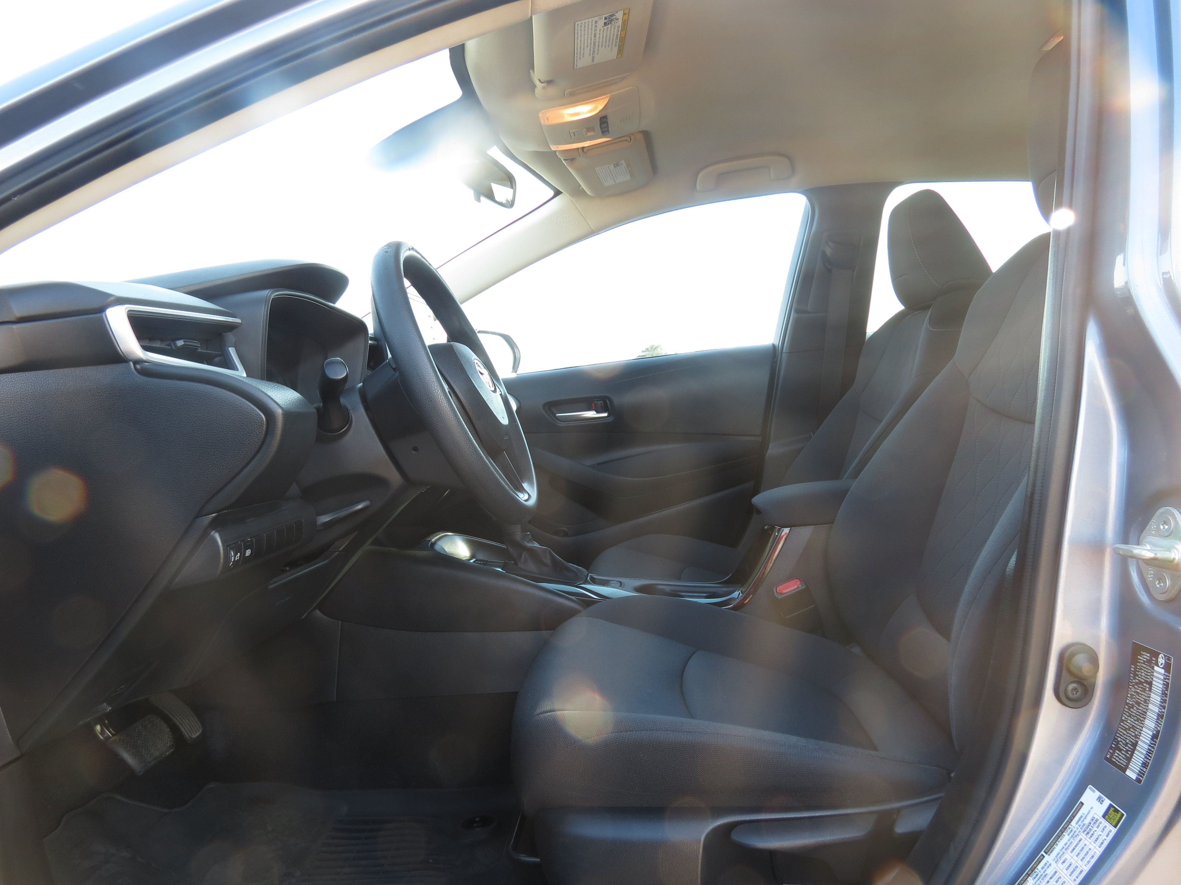 Used 2020 Toyota Corolla LE FWD image 24