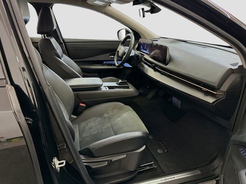 Used 2024 Nissan Ariya AWD image 32