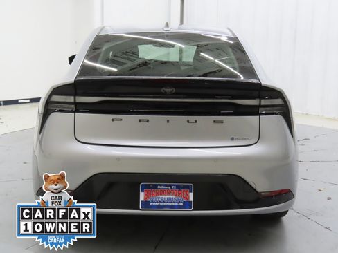 Used 2025 Toyota Prius Plug-In Hybrid image 4