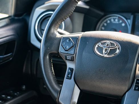 Used 2019 Toyota Tacoma TRD Off-Road image 19