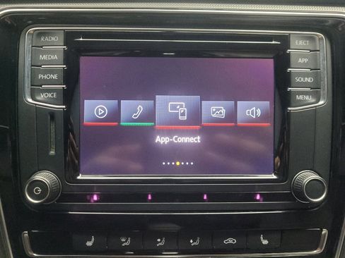 Used 2018 Volkswagen Passat 2.0T R-Line FWD image 25