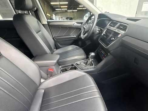 Used 2024 Volkswagen Tiguan SE AWD/4WD image 23