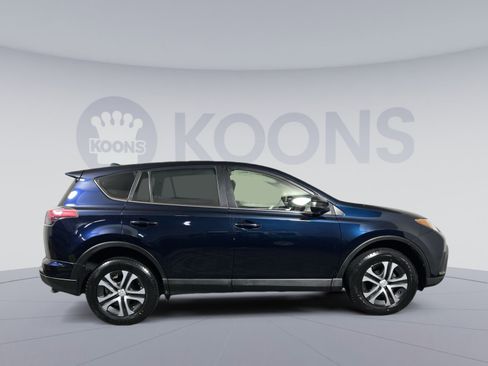 Used 2018 Toyota RAV4 LE image 8