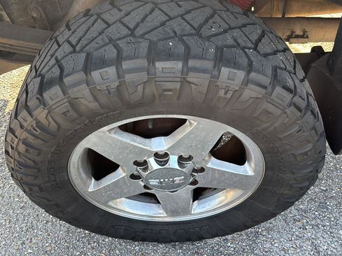 Used 2015 GMC Sierra 2500 SLT w/ Duramax Plus Package AWD/4WD image 11