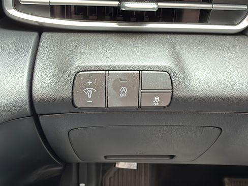 Used 2025 Hyundai Elantra SE FWD image 28