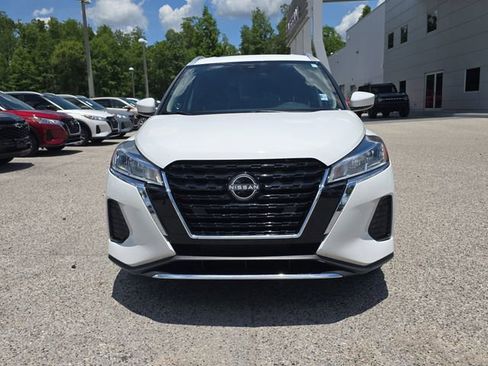 Certified 2023 Nissan Kicks SV FWD image 3