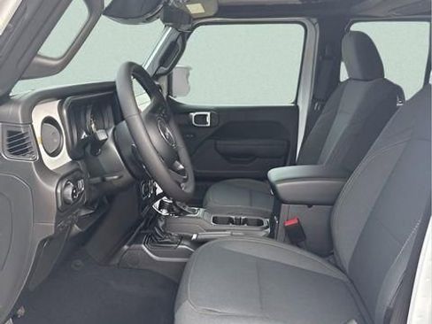 New 2026 Jeep Gladiator Sport AWD/4WD image 11