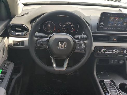 New 2025 Honda Pilot Touring image 14