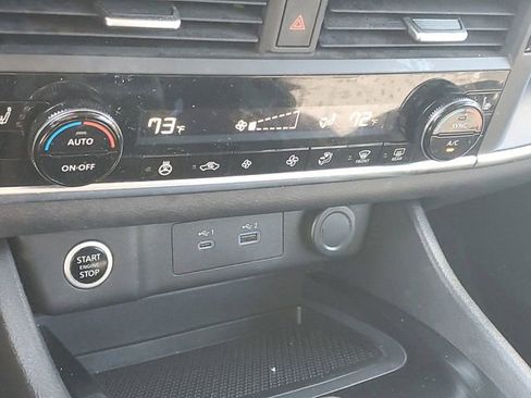 Used 2023 Nissan Rogue FWD image 25