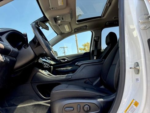 Certified 2022 GMC Acadia SLE w/ Driver Convenience Package image 12
