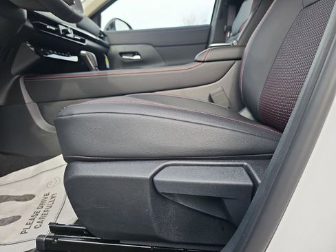 New 2026 Nissan Kicks SR w/ SR Premium Package FWD image 31
