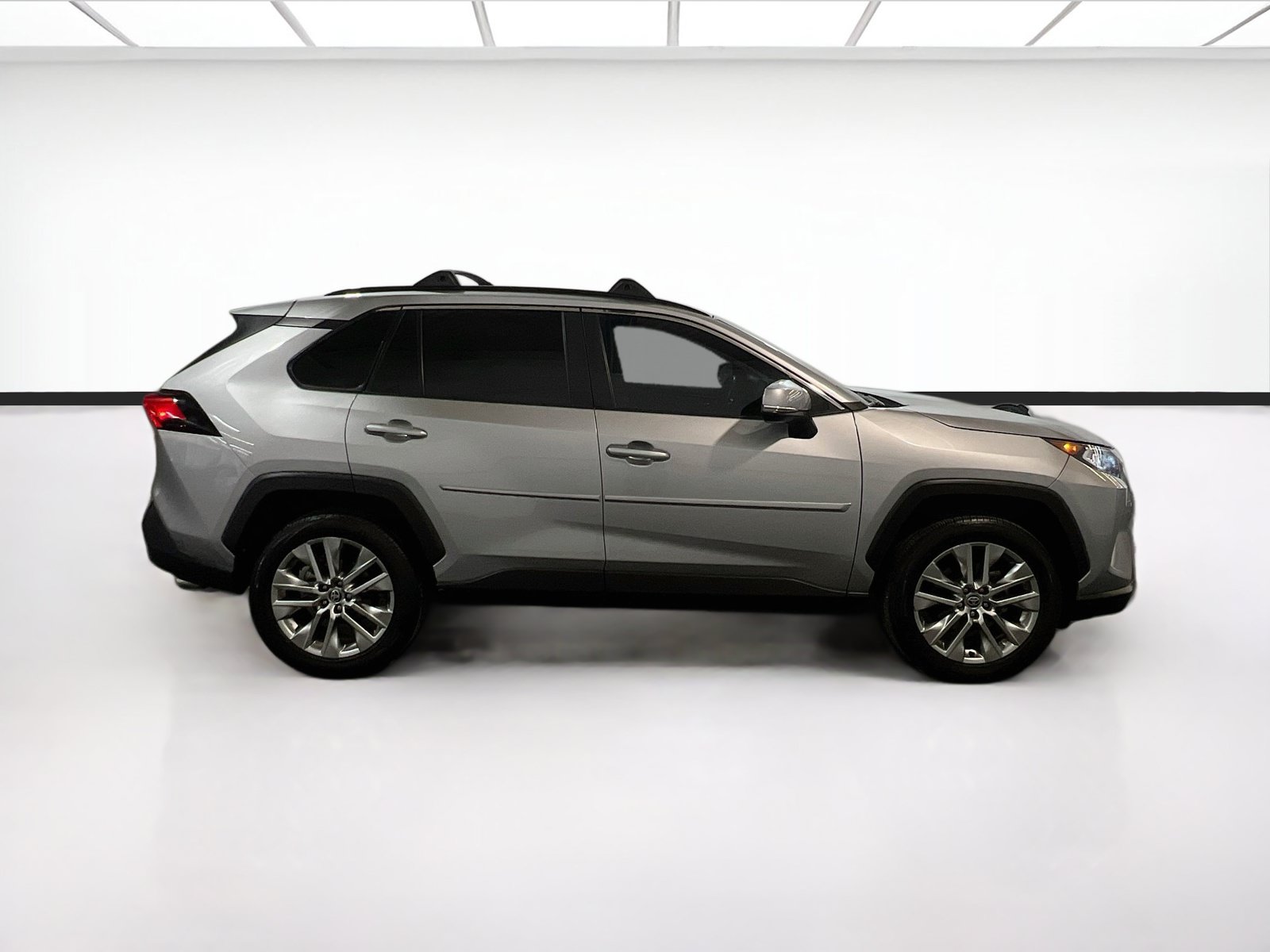 Used 2021 Toyota RAV4 XLE Premium FWD image 24