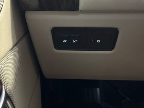 Used 2017 Land Rover Range Rover HSE image 16
