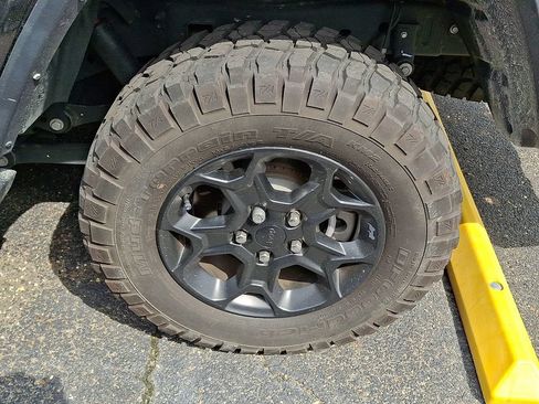 Used 2023 Jeep Gladiator Overland AWD/4WD image 7