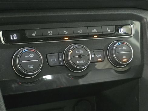 Used 2021 Volkswagen Tiguan SE w/ Panoramic Sunroof Package FWD image 17