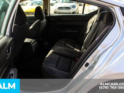 Used 2024 Nissan Altima 2.5 SV image 18