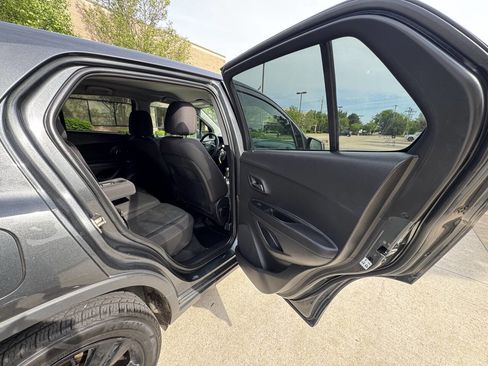 Used 2020 Chevrolet Trax LS w/ Tint and Cruise Package AWD/4WD image 19