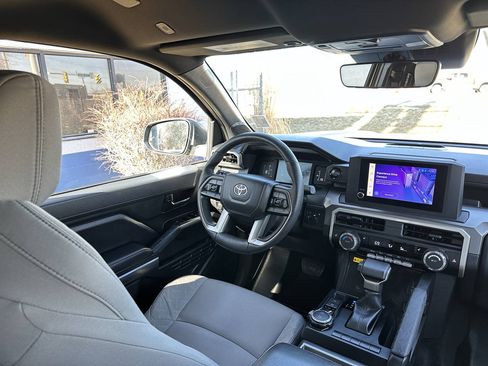 Used 2025 Toyota Tacoma SR5 AWD/4WD image 27