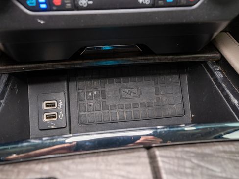 Used 2019 Ford Expedition Limited RWD image 25