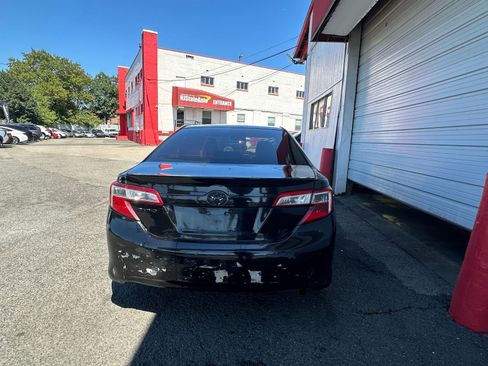 Used 2014 Toyota Camry LE image 8