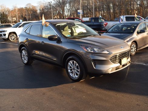 Used 2022 Ford Escape SE w/ Cold Weather Package image 1