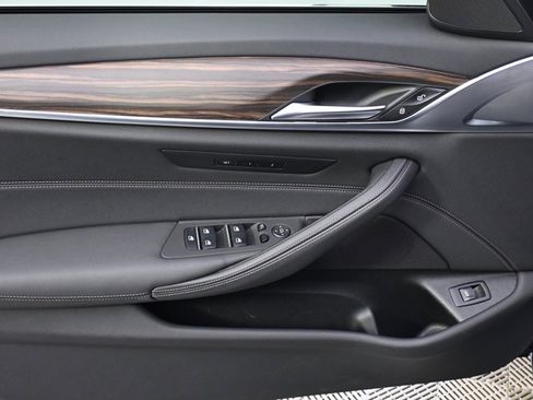 Used 2023 BMW 540i w/ Convenience Package image 23