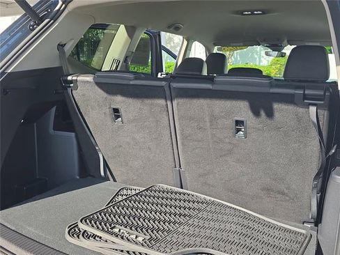 Used 2025 Volkswagen Atlas SE image 24