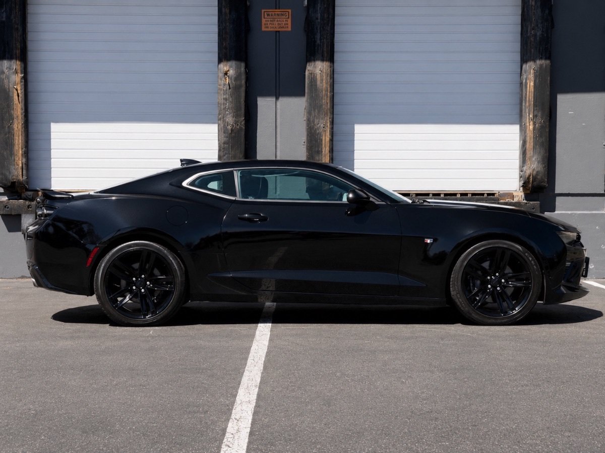 Used 2017 Chevrolet Camaro SS RWD image 2