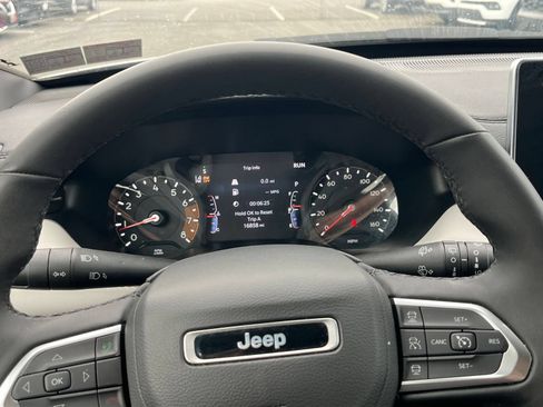 Used 2025 Jeep Compass Limited AWD/4WD image 41