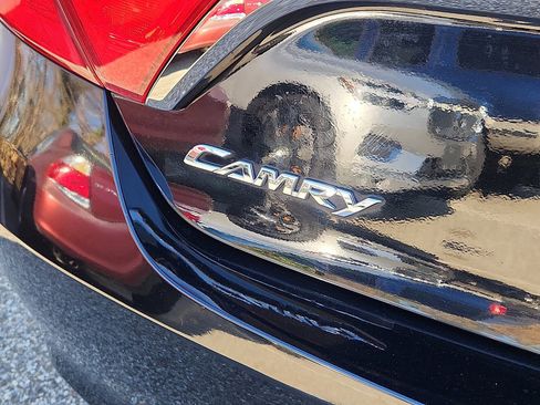 Used 2016 Toyota Camry SE image 31