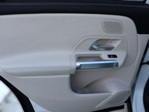 New 2025 Mercedes-Benz GLB 250 image 12