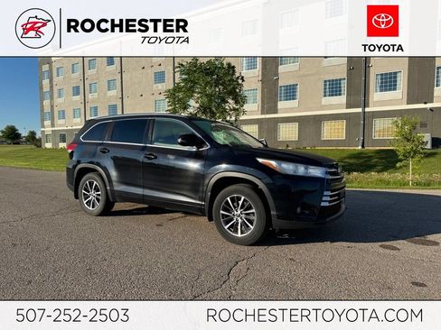 Used 2017 Toyota Highlander XLE AWD/4WD image 1